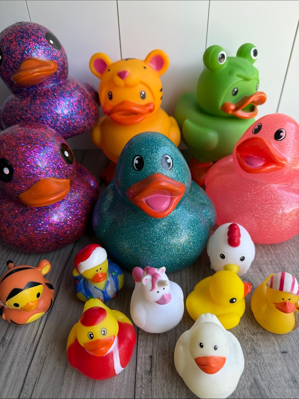 Ducks Squeeze 6 Large 8 Small, Colorful Glitter